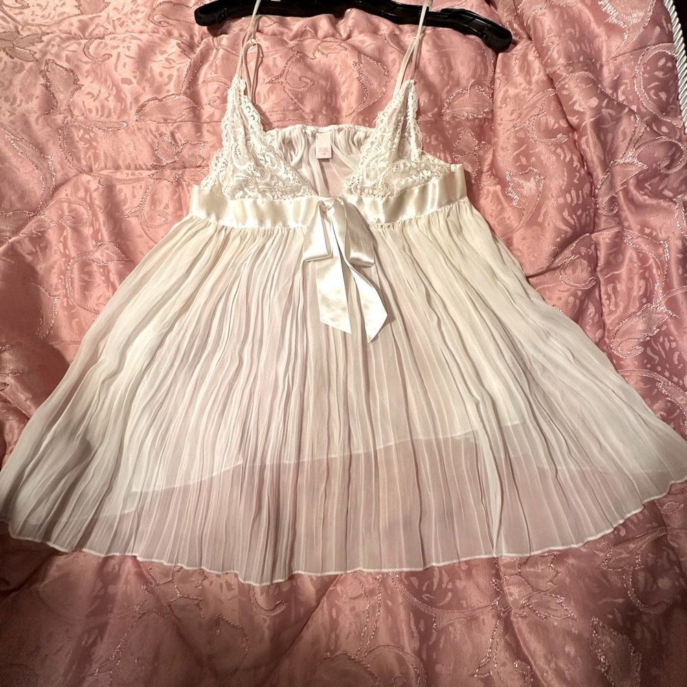 Adorable VS baby doll nighty. Size L